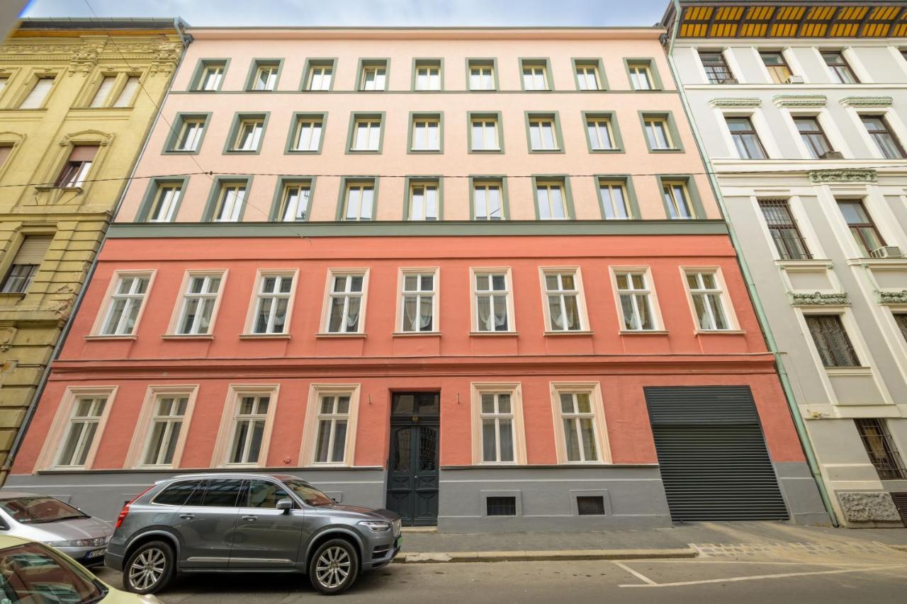 Best Seasons La Famiglia Budapeste Exterior foto
